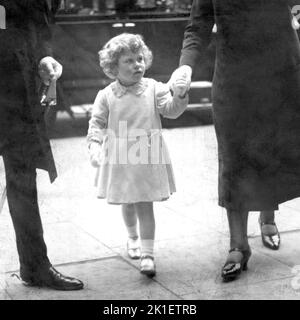 Photo du dossier datée du 29/05/1930 de la princesse Elizabeth (maintenant la reine Elizabeth II) arrivant à Olympia pour le tournoi royal. Date de publication: Dimanche 18 septembre 2022.. Le crédit photo devrait indiquer : PA Wire Banque D'Images