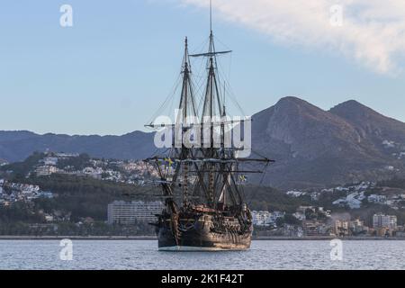 Malaga, Espagne. 18 septembre 2022 : tel est le Göteborg, Le plus grand voilier en bois de mer au monde qui est arrivé à Malaga c'est une réplique d'un navire de la compagnie suédoise de l'Inde de l'est du 18th siècle qui a coulé au large de la côte de Malaga - ce navire sera dans le port de la ville jusqu'à 20 septembre prochain. Un bateau qui avait un lien étroit avec l'Andalousie, comme il a l'habitude d'appeler à Cadix, pour l'échange ou la collecte de divers produits. Malaga est la seule ville espagnole où la réplique de ce navire historique s'arrête et la neuvième dans l'expédition vers l'Asie. Crédit : ZUMA Press, Inc./Alay Live News Banque D'Images