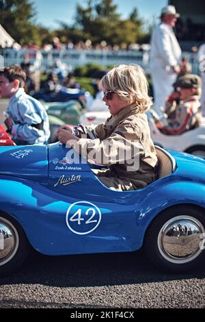 Goodwood, Chichester, Royaume-Uni. 18th septembre 2022. Kids of Goodwood Revival's Settring Cup - Austin J40 Pedal car Race pendant le Goodwood Revival 2022 ( Credit: Gergo Toth/Alay Live News Banque D'Images