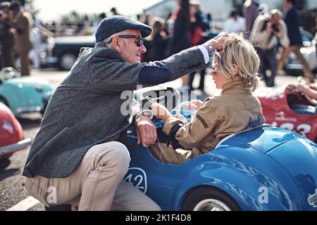 Goodwood, Chichester, Royaume-Uni. 18th septembre 2022. Kids of Goodwood Revival's Settring Cup - Austin J40 Pedal car Race pendant le Goodwood Revival 2022 ( Credit: Gergo Toth/Alay Live News Banque D'Images