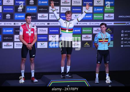 Wollongong, Illawarra, Sud, Royaume-Uni. 18th septembre 2022. Australie: UCI World Road Cycling Championships, Men's Elite Time Trials: Tobias Foss de Norvège reconnaît la foule, gagnant la médaille d'or, dans un temps de course de 40:02,78 crédit: BSR Agency/Alay Live News Banque D'Images