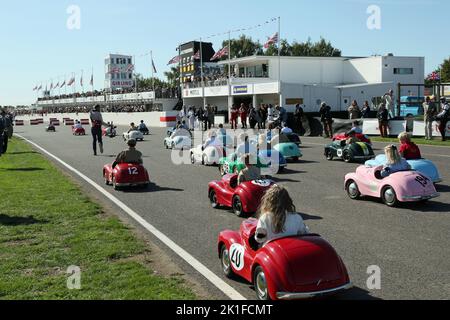 Goodwood, West Sussex, Royaume-Uni. 18th septembre 2022. Settrington Cup partie 2 au Goodwood Revival à Goodwood, West Sussex, Royaume-Uni. Crédit: Malcolm Greig/Alay Live News Banque D'Images