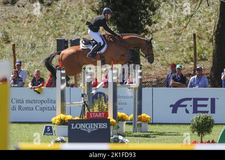 Rocca Di Papa, Italie. 18th septembre 2022. Sports équestres: Championnat du monde, Evesting, Jumping. Alina Dibowski (Allemagne), pilote de l'événement, manèges de la Barbade 26. L'événement a lieu sur le plateau Pratoni del Vivaro. Credit: Friso Gentsch/dpa/Alay Live News Banque D'Images