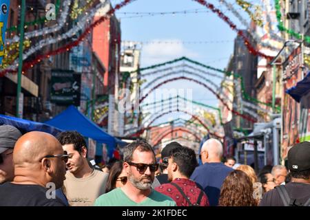 New York, États-Unis. 17th septembre 2022. La fête de San Gennaro est revenue à New York sur 17 septembre 2022; un festival américano-italien a lieu dans la petite Italie de New York pour célébrer le patrimoine italien dans la ville. (Photo de Ryan Rahman/Pacific Press) crédit: Pacific Press Media production Corp./Alay Live News Banque D'Images