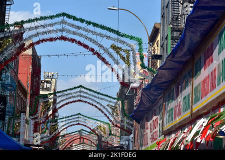 New York, États-Unis. 17th septembre 2022. La fête de San Gennaro est revenue à New York sur 17 septembre 2022; un festival américano-italien a lieu dans la petite Italie de New York pour célébrer le patrimoine italien dans la ville. (Photo de Ryan Rahman/Pacific Press) crédit: Pacific Press Media production Corp./Alay Live News Banque D'Images