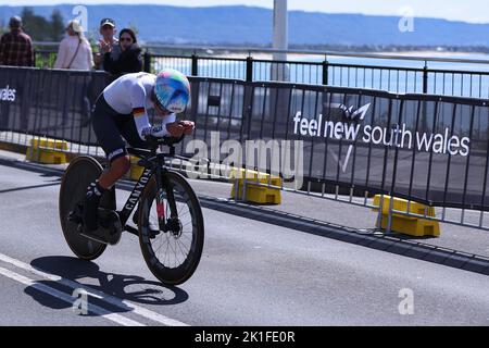 18th septembre 2022 ; 18th septembre 2022, Wollongong, Illawarra, pays de Galles du Sud, Australie: UCI World Road Cycling Championships, essais de temps des femmes: Lotte Kopecky de Belgique est acclamé par le spectateur Banque D'Images