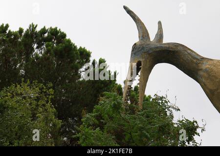 Ajaltoun, Liban - 14 août 2022. Satue d'un dinosaure Pteranodon dans le parc Dino City Park à Ajaltoun, Liban. Banque D'Images