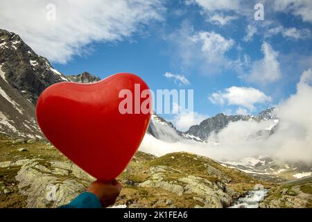 montgolfière dans les alpes Banque D'Images