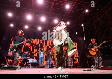 Pise, Italie. 17th septembre 2022. ELISA TOFFOLI se produit sur la Piazza dei Cavalieri à Pise avec son retour à la tournée future. Dans la photo Elisa Toffoli crédit: Stefano Dalle Luche/Alamy Live News Banque D'Images