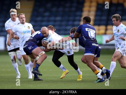 Olly Woodburn (au centre) d'Exeter Chiefs, affrontée par Tom Dodd et Ollie Lawrence des Worcester Warriors lors du match Gallagher Premiership au Sixways Stadium, Worcester. Date de la photo: Dimanche 18 septembre 2022. Banque D'Images