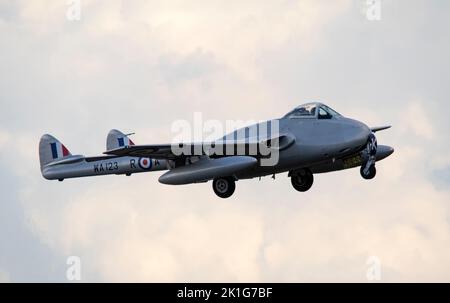 De Havilland Vampire FB6 se-DXS débarquant après son exposition aérienne au salon IWM Duxford Battle of Britain 10th septembre 2022 Banque D'Images
