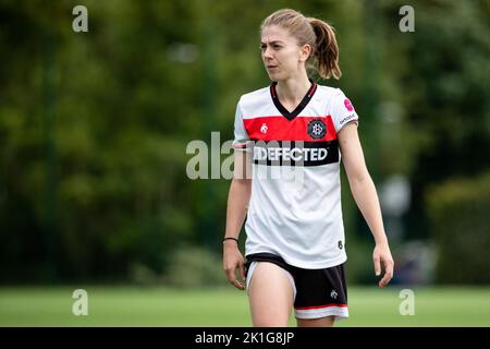 Londres, Royaume-Uni. 18th septembre 2022. Rebecca May (11 Dulwich Hamlet) pendant le match des femmes de la région de Londres et du Sud-est Premier entre New London Lionesses et Dulwich Hamlet au stade sportif de l'université Brunel à Londres, en Angleterre. (Liam Asman/SPP) crédit: SPP Sport presse photo. /Alamy Live News Banque D'Images