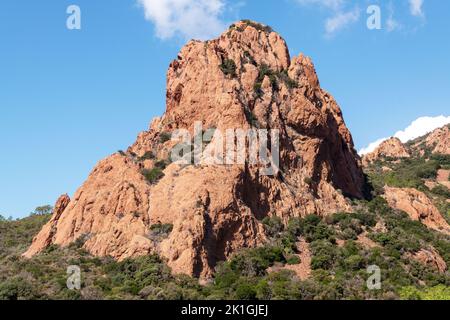 Affleurement rocheux dans le massif d'Esterel près d'Agay, France. Banque D'Images