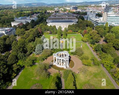 Cardiff, pays de Galles - septembre 2022 : vue aérienne du Mémorial national de guerre du pays de Galles dans les jardins Alexandra du centre civique de Cardiff Banque D'Images