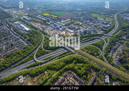 Vue aérienne, chantier de construction à Stadtkrone-Ost, nouveau bâtiment Adesso, nouveau bâtiment Direktion continentale, Freie-Vogel-Straße, intersection Bund Banque D'Images