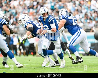 Jacksonville, Floride, États-Unis. 18th septembre 2022. Matt Ryan (2), le quart-back des Indianapolis Colts, lors de 1st demi-match de football de la NFL entre les Indianapolis Colts et les Jacksonville Jaguars au TIAA Bank Field de Jacksonville, en Floride. Roméo T Guzman/CSM/Alamy Live News Banque D'Images