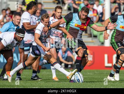 Max Malins et Irne Herbst en action lors du match de rugby Gallagher Premiership entre Harlequins et Saracens au stade Twickenham Stoop de Septe Banque D'Images