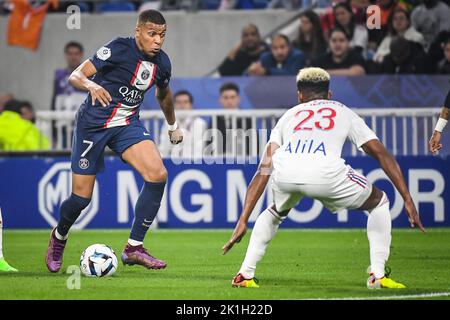 Decines-Charpieu, France, France. 18th septembre 2022. Kylian MBAPPE du PSG lors du match de la Ligue 1 entre Paris Saint-Germain (PSG) et l'Olympique Lyonnais (OL) au Stade Groupama sur 18 septembre 2022 à Decines-Charpieu près de Lyon. (Image de crédit : © Matthieu Mirville/ZUMA Press Wire) Banque D'Images