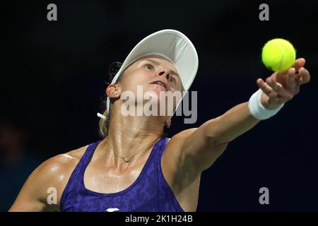 Chennai, Tamil Nadu, Inde. 18th septembre 2022. Magda Linetta de Pologne en action contre Linda Fruhvirtova de République tchèque lors de la finale féminine de la WTA tour Chennai Open 2022 Tournoi de tennis à Chennai. (Image de crédit : © Sri Loganathan/ZUMA Press Wire) Banque D'Images