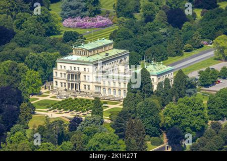 Vue aérienne, Villa Hügel et rhododendron fleurissent dans le parc, ancienne résidence et maison représentative de la famille industrielle Krupp, Essen-Bred Banque D'Images