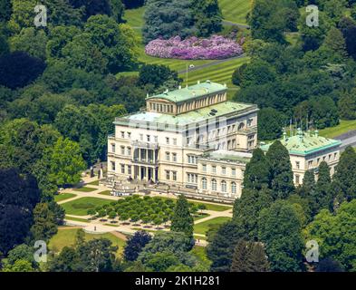 Vue aérienne, Villa Hügel et rhododendron fleurissent dans le parc, ancienne résidence et maison représentative de la famille industrielle Krupp, Essen-Bred Banque D'Images