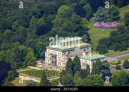 Vue aérienne, Villa Hügel et rhododendron fleurissent dans le parc, ancienne résidence et maison représentative de la famille industrielle Krupp, Essen-Bred Banque D'Images