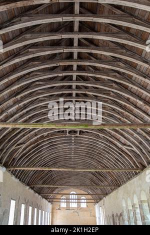 Vieux cadre en bois et carreaux vus de l'intérieur d'un bâtiment Banque D'Images