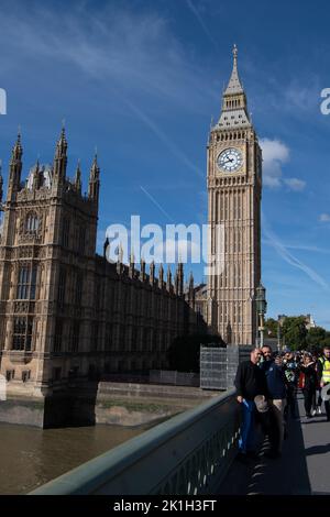 Westminster, Londres, Royaume-Uni. 18th septembre 2022. Un silence d'une minute sera tenu ce soir à l'échelle du pays à 8pm heures en souvenir de sa Majesté la Reine. Les cloches de Big Ben près de l'abbaye de Westminster sonneront. Le crédit : Maureen McLean/Alay Live News Banque D'Images