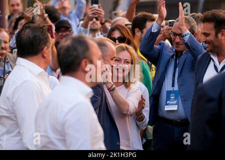 La secrétaire Giorgia Meloni parle lors d'une tournée de réunion électorale du parti Fratelli d'italia vers le vote du 25 septembre. Banque D'Images