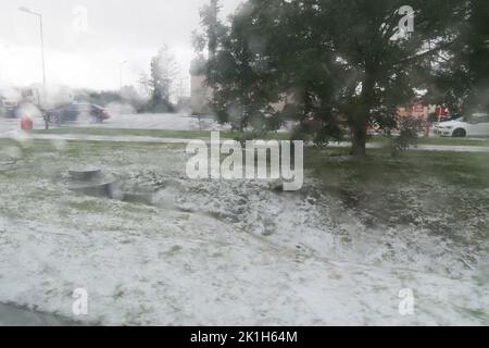 Nowy Dwor Gdanski, Pologne. 18th septembre 2022. Heavy hailstorm © Wojciech Strozyk / Alamy Live News Banque D'Images