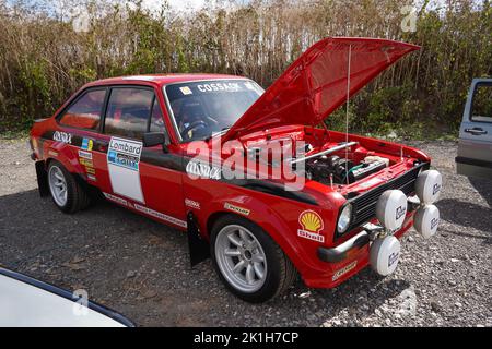 Exeter, Royaume-Uni-août 2022: Ford Escort II RS1800 Cosaque lors d'un spectacle de voiture classique à la ferme de Greendale près d'Exeter Banque D'Images