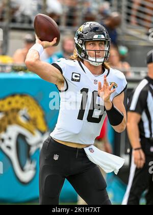 Jacksonville, Floride, États-Unis. 18th septembre 2022. Jacksonville Jaguars Quarterback Trevor Lawrence (16) pendant 2nd demi-match de football NFL entre les Indianapolis Colts et les Jacksonville Jaguars au TIAA Bank Field de Jacksonville, en Floride. Roméo T Guzman/CSM/Alamy Live News Banque D'Images