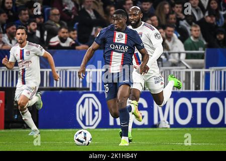 Lyon, France. 18th septembre 2022. Nordi MUKIELE du PSG et Moussa DEMBELE de Lyon lors du championnat français Ligue 1 de football match entre l'Olympique Lyonnais et Paris Saint-Germain sur 18 septembre 2022 au stade Groupama à Decines-Charpieu près de Lyon - photo: Matthieu Mirville/DPPI/LiveMedia crédit: Agence photo indépendante/Actualités en direct Alay Banque D'Images