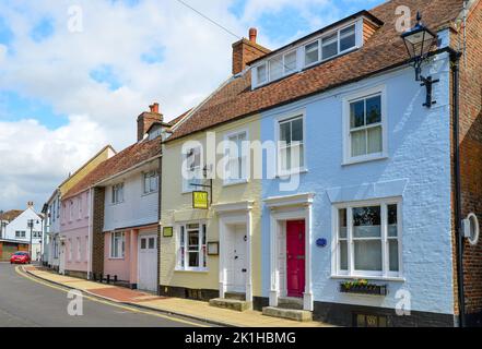 Chalets colorés, South Street, Havant, Hampshire, Angleterre, Royaume-Uni Banque D'Images