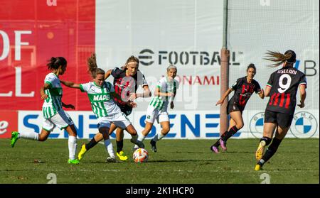 Milan, Italie. 18th septembre 2022. Philtjens Davina(Sassuolo), Asllani Kosovare(Milan), Clelland Lana(Sassuolo), Dubcova Kamila(Milan), Bellucci Melissa(Sassuolo), Fusetti Laura(Milan) pendant l'AC Milan vs US Sassuolo, football italien série A Women Match à Milan, Italie, 18 septembre 2022 crédit: Agence de photo indépendante/Alamy Live News Banque D'Images