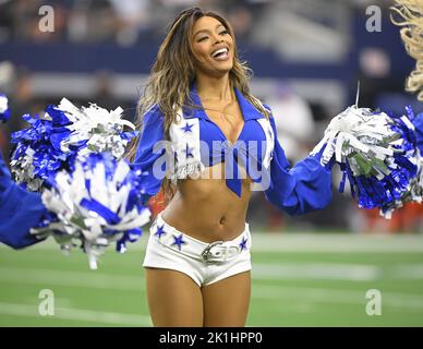 Arlington, États-Unis. 18th septembre 2022. Le cheerleader des Dallas Cowboys se produit dimanche lors du match NFL des Cincinnati Bengals au STADE AT&T d'Arlington, Texas. Photo de 18 septembre 2022 par Ian Halperin/UPI crédit : UPI/Alay Live News Banque D'Images