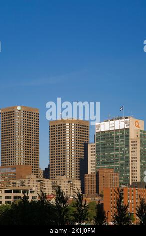 Complexes Desjardins et Hydro Québec au printemps, Montréal, Québec, Canada. Banque D'Images