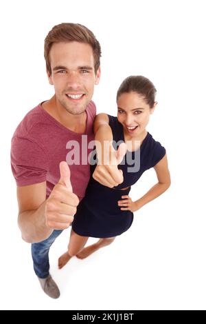 Vous allez bien dans notre livre. Photo en grand angle d'un jeune homme et d'une jeune femme qui se donne les pouces Banque D'Images