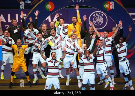 Buenos Aires, Argentine. 18th septembre 2022. Portugal l'équipe nationale célèbre le championnat lors du match final entre le Portugal et l'Espagne dans le cadre du Futsal Finallisima 2022 - finale au stade Parque Roca. (Note finale: Portugal 4:2 Espagne) (photo de Roberto Tuero/SOPA Images/Sipa USA) crédit: SIPA USA/Alay Live News Banque D'Images