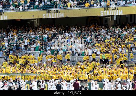 Foule Baylor et section étudiante lors d'un match de football universitaire de la NCAA entre les Baylor Bears et les Texas State Bobcats au McLane Stadium samedi 17 septembre 2022, à Waco, au Texas Baylor a gagné 42-7. (Eddie Kelly/image du sport) Banque D'Images