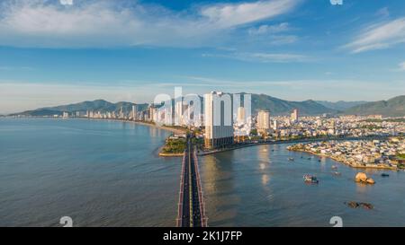 4 septembre 2022: Pont TRAN Phu, le plus grand pont de la ville de Nha Trang, province de Khanh Hoa, Vietnam Banque D'Images