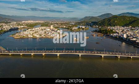 4 septembre 2022: Pont TRAN Phu, le plus grand pont de la ville de Nha Trang, province de Khanh Hoa, Vietnam Banque D'Images