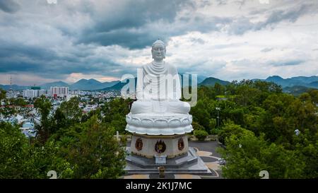 5 septembre 2022 : Pagode de long fils, qui abrite la plus grande statue de Bouddha de la ville de Nha Trang, province de Khanh Hoa, Vietnam Banque D'Images