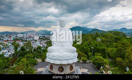 5 septembre 2022 : Pagode de long fils, qui abrite la plus grande statue de Bouddha de la ville de Nha Trang, province de Khanh Hoa, Vietnam Banque D'Images