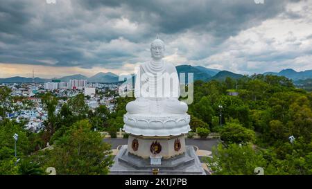 5 septembre 2022 : Pagode de long fils, qui abrite la plus grande statue de Bouddha de la ville de Nha Trang, province de Khanh Hoa, Vietnam Banque D'Images