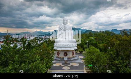 5 septembre 2022 : Pagode de long fils, qui abrite la plus grande statue de Bouddha de la ville de Nha Trang, province de Khanh Hoa, Vietnam Banque D'Images