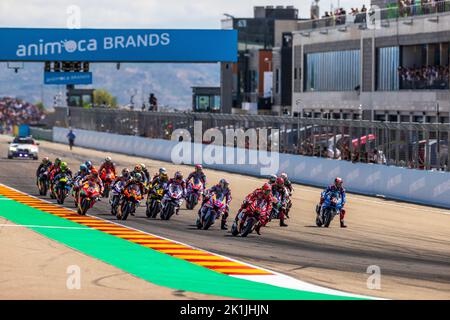 Alcaniz, Espagne. 18th septembre 2022. Les coureurs participent à la course du Grand Prix d'Aragon à Alcaniz, Espagne, le 18 septembre 2022. Credit: Qian Jun/Xinhua/Alay Live News Banque D'Images
