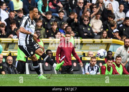Udine, Italie. 18th septembre 2022. Friuli - stade Dacia Arena, Udine, Italie, 18 septembre 2022, Enzo Ebosse d'Udinese pendant Udinese Calcio vs Inter - FC Internazionale - italian soccer série A Match Credit: Live Media Publishing Group/Alay Live News Banque D'Images