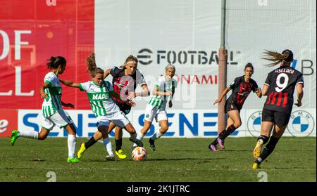 Stade de Vismara, Milan, Italie, 18 septembre 2022, Philtjens Davina(Sassuolo), Asllani Kosovare(Milan), Clelland Lana(Sassuolo), Dubcova Kamila(Milan), Bellucci Melissa(Sassuolo), Fusetti Laura(Milan) pendant AC Milan vs US Sassuolo - football italien série A Women Match Credit: Live Media Publishing Group/Alay Live News Banque D'Images