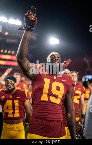 Southern California Trojans Tight End Malcolm Epps (19) célèbre une victoire après un match de football de la NCAA contre les Bulldogs de Fresno State, samedi, S. Banque D'Images